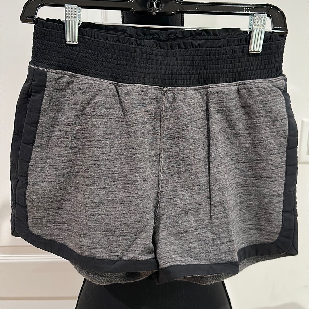 Lululemon Size 6 dark grey/black cotton shorts